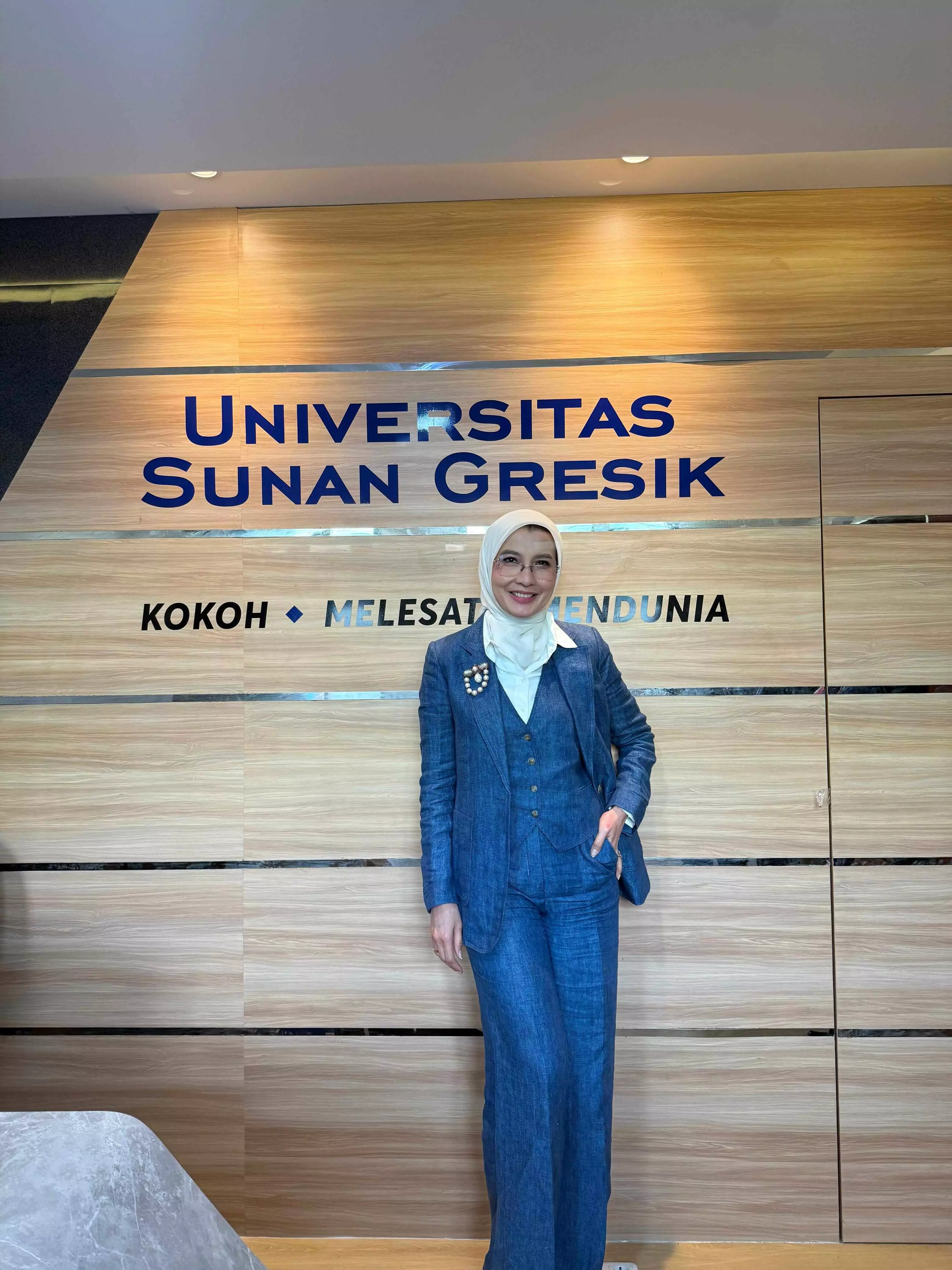 Arzeti Bilbina jadi dosen tetap di Universitas Sunan Gresik
