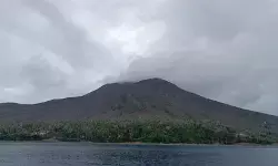 Masyarakat dan wisatawan diimbau tak masuki radius bahaya Gunung Ruang