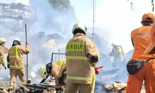 Cekcok keluarga sebabkan kontrakan di Cakung terbakar Cekcok keluarga sebabkan kontrakan di Cakung terbakar