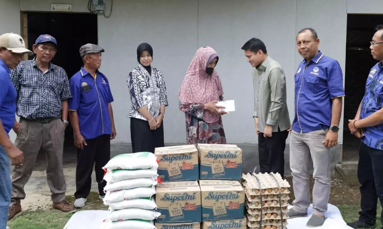 Pimpinan DPRD Sumut beri bantuan korban kebakaran di Langkat Pimpinan DPRD Sumut beri bantuan korban kebakaran di Langkat