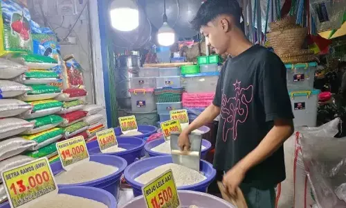 Harga beras premium turun jadi Rp15.656/kg, cabai rawit Rp42.344/kg Harga beras premium turun jadi Rp15.656/kg, cabai rawit Rp42.344/kg