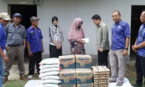 Pimpinan DPRD Sumut beri bantuan korban kebakaran di Langkat Pimpinan DPRD Sumut beri bantuan korban kebakaran di Langkat