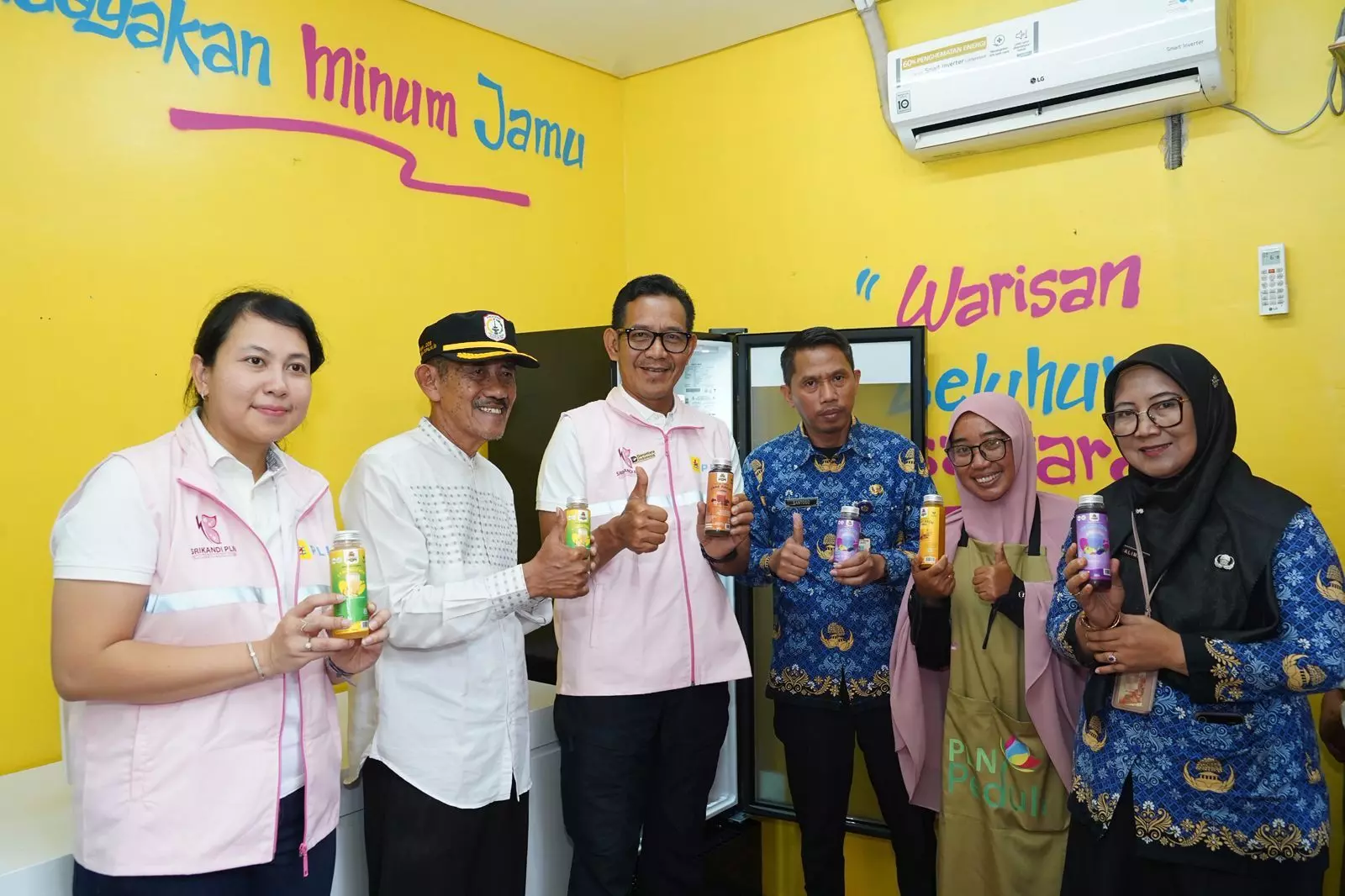 Srikandi PLN Jakarta resmikan grossmart RPTRA Betawi Ngumpul Srikandi PLN Jakarta resmikan grossmart RPTRA Betawi Ngumpul