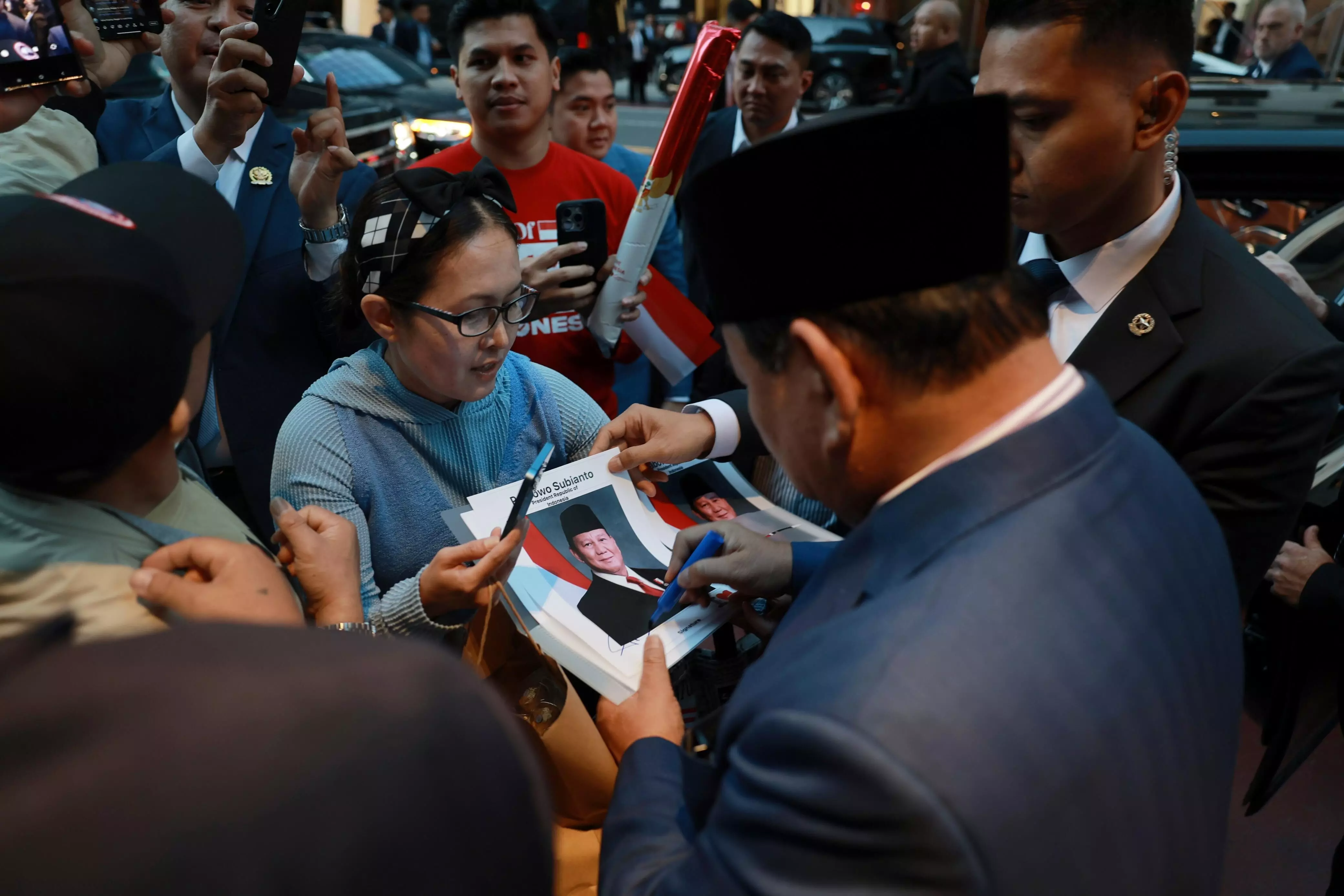 Prabowo jadi magnet, diaspora di NY berebut foto dan tanda tangan Prabowo jadi magnet, diaspora di NY berebut foto dan tanda tangan