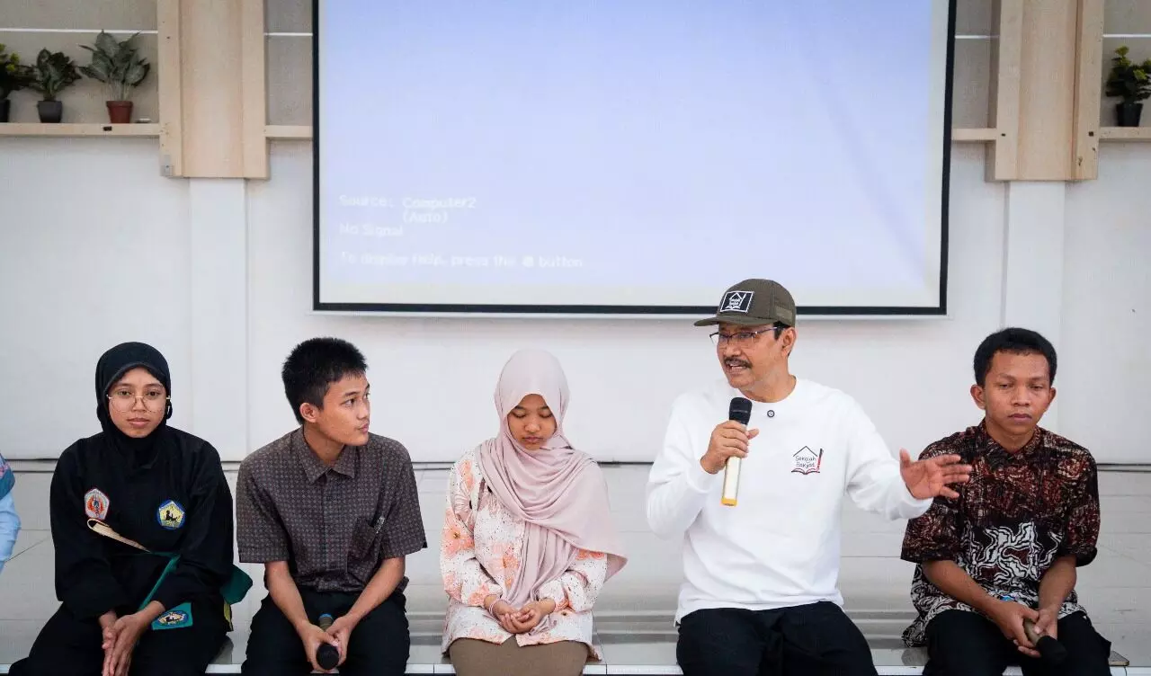 Ketika Gus Ipul bersama orang tua dan siswa SRMA 13 Bekasi lewati Minggu ceria Ketika Gus Ipul bersama orang tua dan siswa SRMA 13 Bekasi lewati Minggu ceria