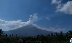 Minggu pagi, Gunung Lewotobi Laki-laki tercatat tiga kali erupsi Minggu pagi, Gunung Lewotobi Laki-laki tercatat tiga kali erupsi