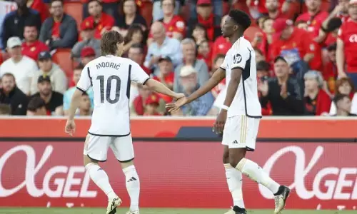 Madrid kukuh di posisi puncak klasemen Madrid kukuh di posisi puncak klasemen