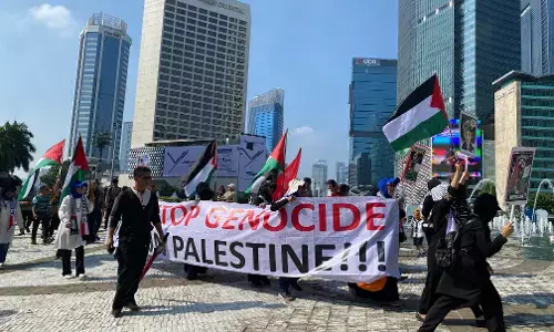 FPN gelar aksi dukung kedaulatan Palestina di Bunderan HI Jakarta FPN gelar aksi dukung kedaulatan Palestina di Bunderan HI Jakarta