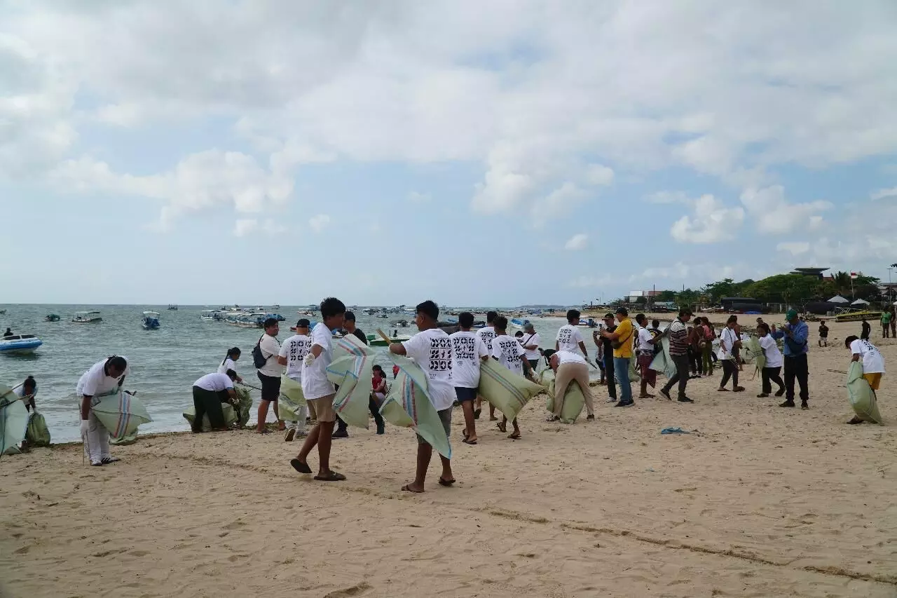 Gerakan Bali bersih kumpulkan 356 kilogram sampah Gerakan Bali bersih kumpulkan 356 kilogram sampah