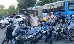 Petugas gabungan tindak parkir liar di Cawang Jaktim Petugas gabungan tindak parkir liar di Cawang Jaktim