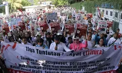 Warga Jaktim deklarasi tolak kerusuhan dan dukung program Prabowo Warga Jaktim deklarasi tolak kerusuhan dan dukung program Prabowo