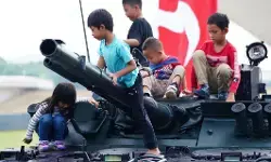 TNI Fair 2025: Monas meriah jadi ajang pesta rakyat, anak-anak antusias naik panser TNI