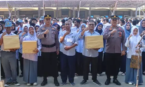 Wakapolres Tegal Kota ajak pelajar jadi generasi bijak dan tak mudah terprovokasi Wakapolres Tegal Kota ajak pelajar jadi generasi bijak dan tak mudah terprovokasi