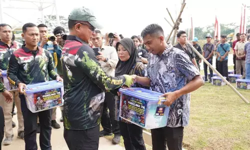 Panglima TNI serahkan bansos dan resmikan Lane 1 Garuda Prima Panglima TNI serahkan bansos dan resmikan Lane 1 Garuda Prima