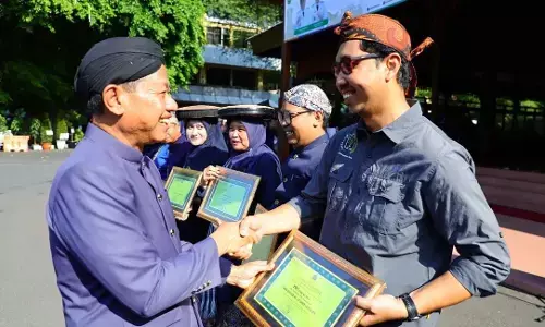 Ikut sukseskan TMMD, PWI Kudus terima penghargaan Ikut sukseskan TMMD, PWI Kudus terima penghargaan