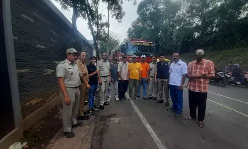 Wali Kota Jakarta Timur pantau pengerukan sampah di TPS RW 02 Cakung Timur Wali Kota Jakarta Timur pantau pengerukan sampah di TPS RW 02 Cakung Timur