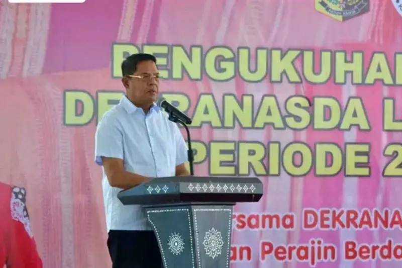 Lintasan Sirkuit Mandalika dibersihkan menjelang MotoGP Indonesia 2025