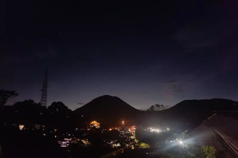 Kegempaan vulkanik Gunung Lokon di Tomohon menurun