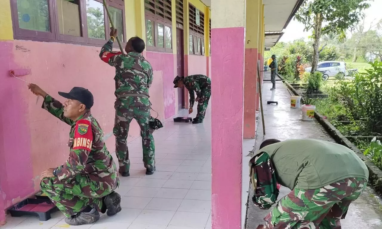 Sambut HUT Ke-80 TNI, Kodim 1710/Mimika gelar karya bakti perbaikan sekolah
