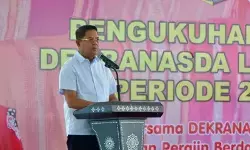 Lintasan Sirkuit Mandalika dibersihkan menjelang MotoGP Indonesia 2025