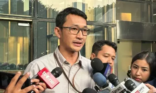 KPK usut permintaan uang saat periksa lima orang biro perjalanan haji KPK usut permintaan uang saat periksa lima orang biro perjalanan haji