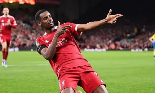 Gol perdana Isak antar Liverpool tekuk Southampton Gol perdana Isak antar Liverpool tekuk Southampton