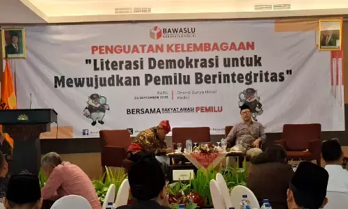 Bawaslu Kabupaten Kediri gelar diskusi literasi demokrasi wujudkan pemilu berintgritas Bawaslu Kabupaten Kediri gelar diskusi literasi demokrasi wujudkan pemilu berintgritas