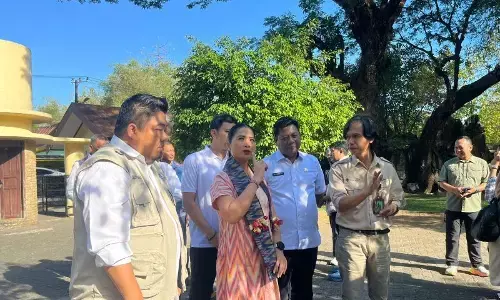 Wamenpar tinjau kawasan prasejarah Leang-Leang di Maros Wamenpar tinjau kawasan prasejarah Leang-Leang di Maros