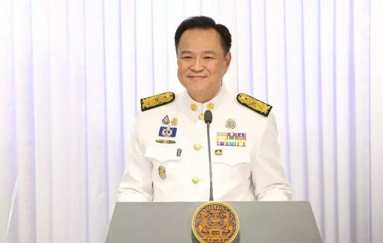 Jalanan di Thailand amblas sedalam 50 meter Jalanan di Thailand amblas sedalam 50 meter