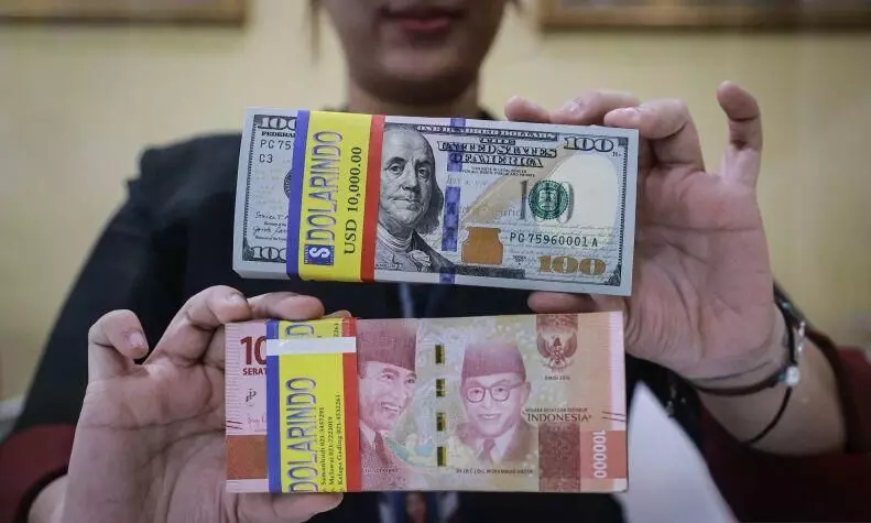 Rupiah melemah terkait persoalan disiplin fiskal pemerintah