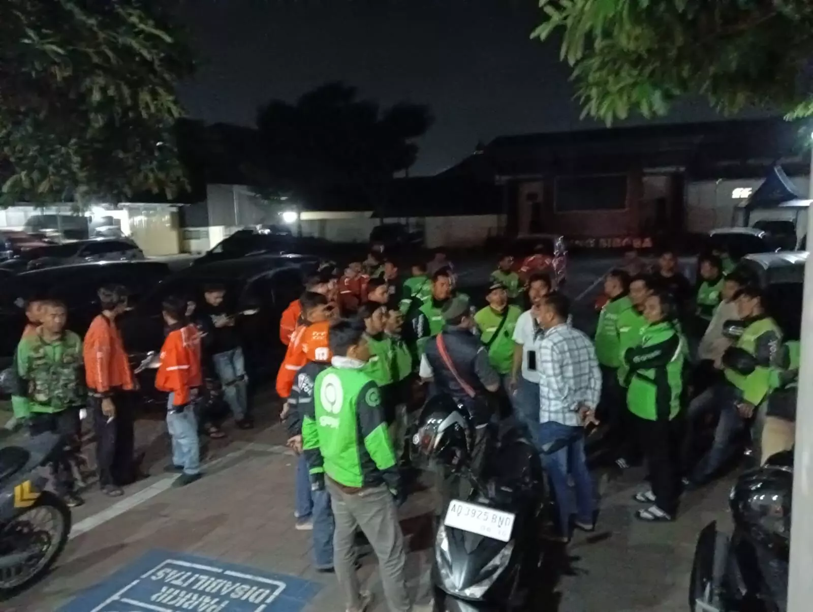 Puluhan pengemudi ojol tangkap terduga pelaku order fiktif