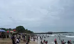 Polisi rekayasa lalu lintas Anyer jelang Nataru Polisi rekayasa lalu lintas Anyer jelang Nataru