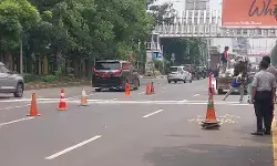 Atasi balap liar, Pemkot Bekasi pasang `rumble strip` di Jalan Ahmad Yani