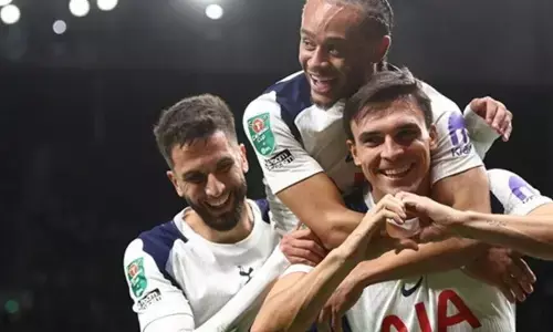 Tottenham lolos ke putaran 4 Carabao Cup Tottenham lolos ke putaran 4 Carabao Cup