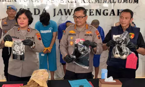 Gunakan molotov saat kerusuhan, 4 tersangka terancam hukuman 15 tahun penjara . Gunakan molotov saat kerusuhan, 4 tersangka terancam hukuman 15 tahun penjara .