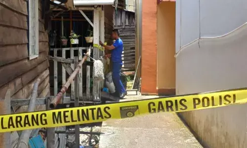 Lokasi temuan bom di Tanjungpinang dipasangi garis polisi Lokasi temuan bom di Tanjungpinang dipasangi garis polisi