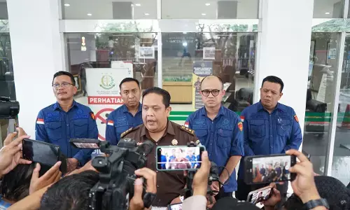 Kejati Sumut tetapkan dua tersangka dugaan korupsi pengadaan kapal tunda di PT Pelindo Kejati Sumut tetapkan dua tersangka dugaan korupsi pengadaan kapal tunda di PT Pelindo