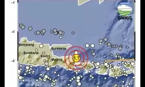 Warga Jember rasakan guncangan kuat gempa Bali magnitudo 5,7 Warga Jember rasakan guncangan kuat gempa Bali magnitudo 5,7