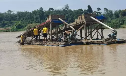 Polisi musnahkan 8 rakit tambang emas tanpa izin di Kuansing Riau