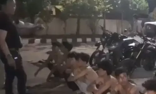 Puluhan pemuda Makassar ditangkap pesta miras di pekuburan Puluhan pemuda Makassar ditangkap pesta miras di pekuburan