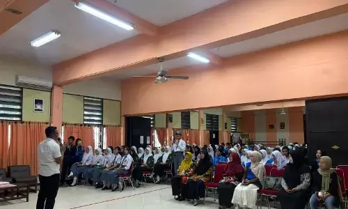 KPU Makassar tingkatkan kesadaran politik siswa SMA KPU Makassar tingkatkan kesadaran politik siswa SMA