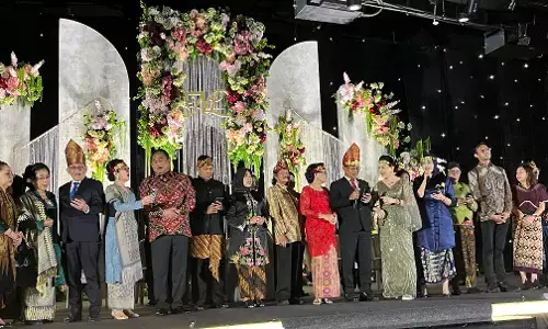 Para Tokoh Nasional nyanyikan lagu Cinta Tanah Air untuk mempererat kesatuan bangsa