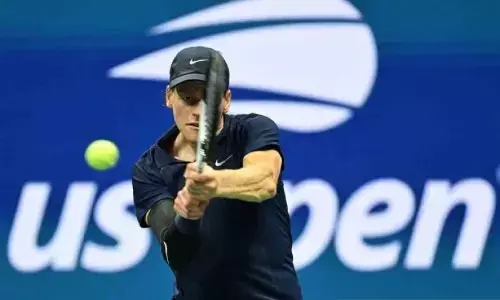 Sinner kehilangan set dalam kemenangan menuju perempat final Beijing