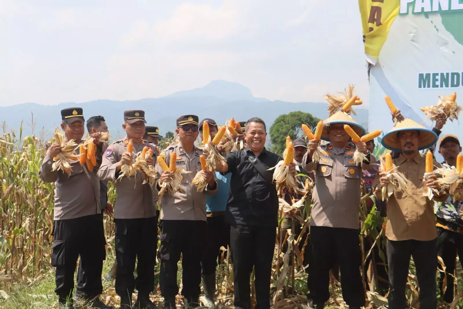 Polres Pemalang gelar panen jagung di lahan Technopark Randudongkal