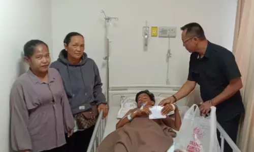 Pimpinan DPRD Sumut bantu biaya perobatan korban gigitan monyet Pimpinan DPRD Sumut bantu biaya perobatan korban gigitan monyet