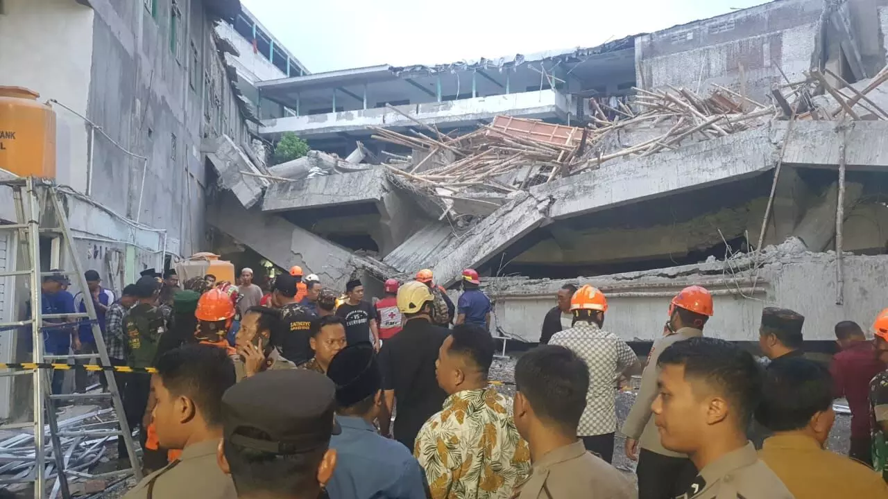 Musola Ponpes Al Khoziny Sidoarjo ambruk, DPRD Jatim soroti bangunan belum punya izin