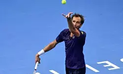 Medvedev catat capaian baru dengan taklukkan Zverev di Beijing