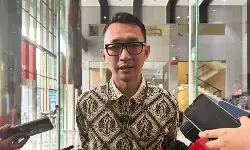 KPK panggil empat saksi kasus pengadaan komputer dan laptop KPK panggil empat saksi kasus pengadaan komputer dan laptop