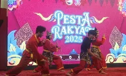 Mahasiswa Indonesia gelar Pesta Rakyat di KBRI Islamabad, dihadiri warga asing juga Mahasiswa Indonesia gelar Pesta Rakyat di KBRI Islamabad, dihadiri warga asing juga