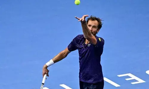 Medvedev catat capaian baru dengan taklukkan Zverev di Beijing Medvedev catat capaian baru dengan taklukkan Zverev di Beijing